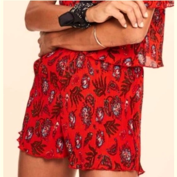 NWT MISS-GUIDED Red Paisley Flowy Chiffon High-Waisted Zip Shorts Light Breezy 2 - Picture 9 of 16